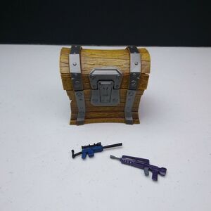 Fortnight Treasure Chest W/ 2 Weapons 2018 Epic Games
